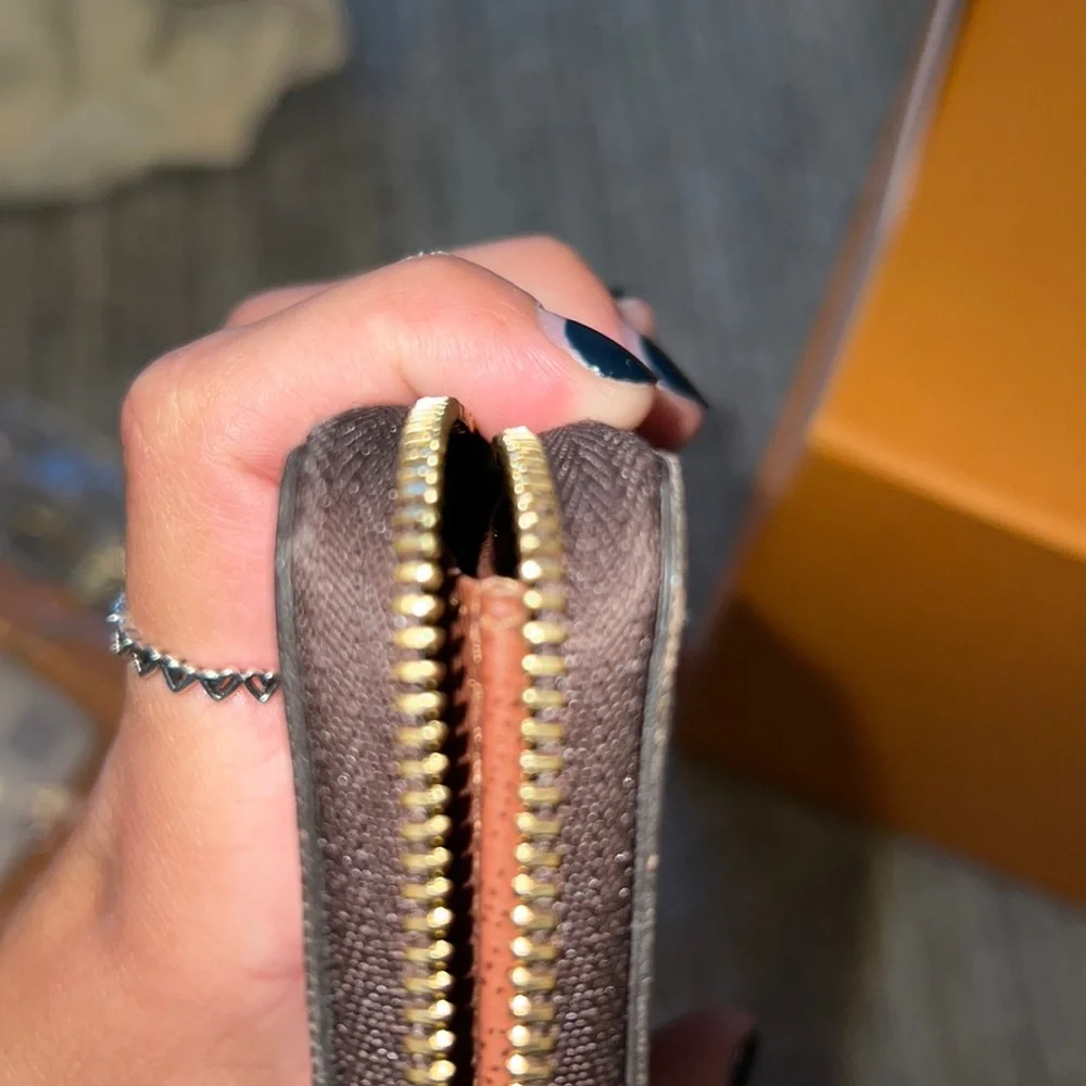 Louis Vuitton Change Wallet Authentic - Picture 8 of 9